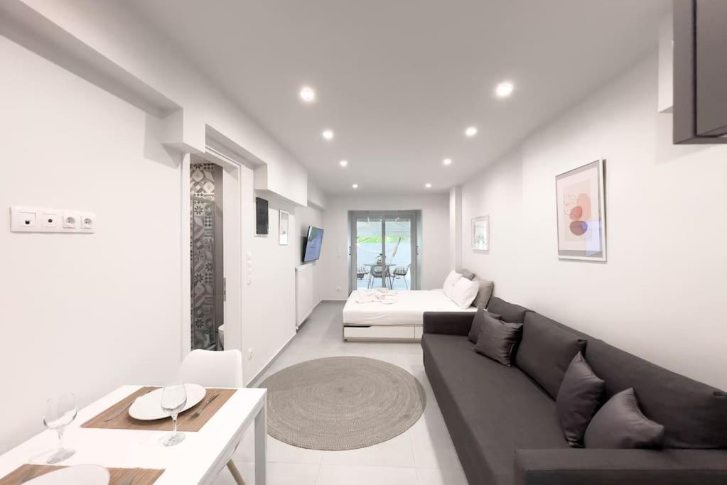 Luxury Studio With Garden Next To Acropolis เอเธนส์ ภายนอก รูปภาพ