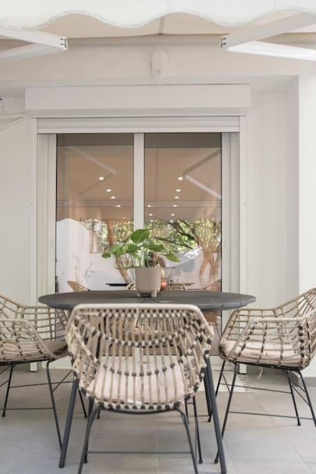 Luxury Studio With Garden Next To Acropolis เอเธนส์ ภายนอก รูปภาพ