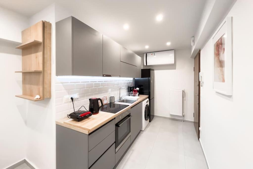Luxury Studio With Garden Next To Acropolis เอเธนส์ ภายนอก รูปภาพ